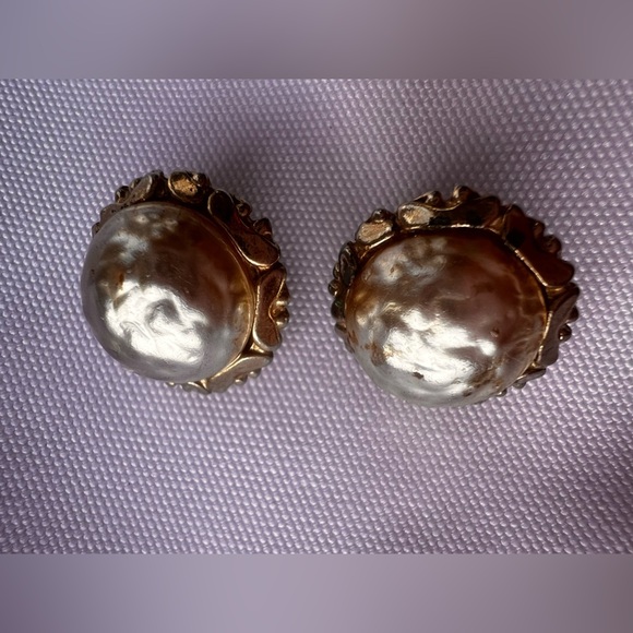 Vintage Miriam Haskell Chanel unSigned Clip On Earrings - Picture 5 of 9